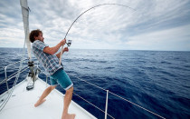 Рыбалка с катера; какой рыболовный набор купить?